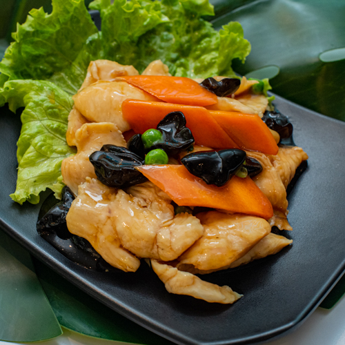 Poulet sauté aux champignons noirs